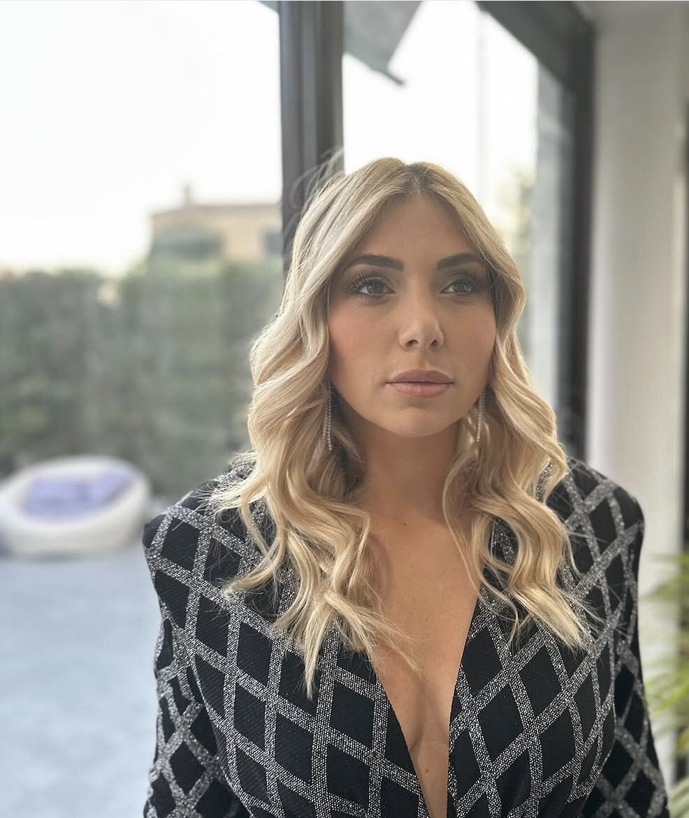 Coiffeuse Marseille — blond polaire travaillé sans jaunissement